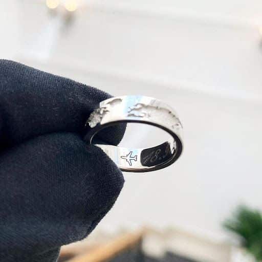 Čaro gravírovaných obrúčok z dielne Egne. Pozrite si